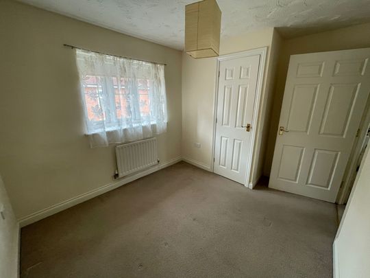 2 bed maisonette to rent in Hatcher Crescent - Photo 1