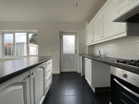 3 bedroom House To Let - Photo 4