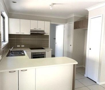 Spacious 3-Bedroom Townhouse in Bald Hills Perfect for Families and... - Photo 4