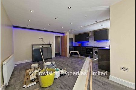 4 Bedroom Flats in Woodhouse - Photo 5