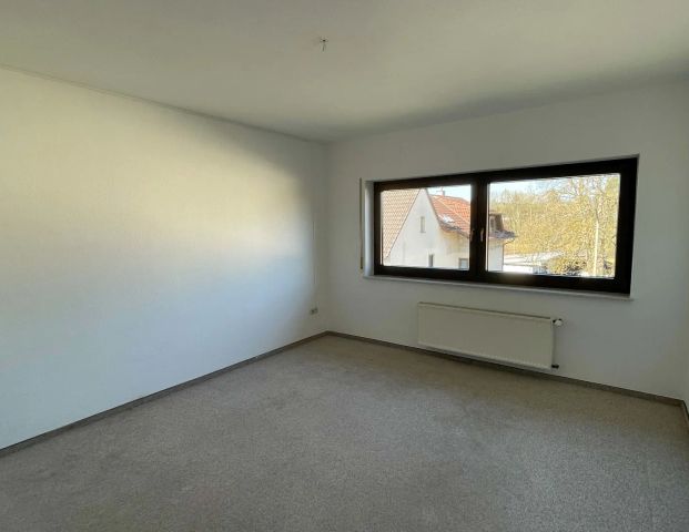 Gepflegte 4-Zimmer-Etagenwohnung mit Balkon in Oberirsen zu vermieten! - Foto 1