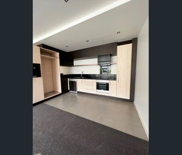 Large two bedroom apartment! - Photo 4