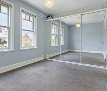 Centrally located studio apartment. - Photo 2