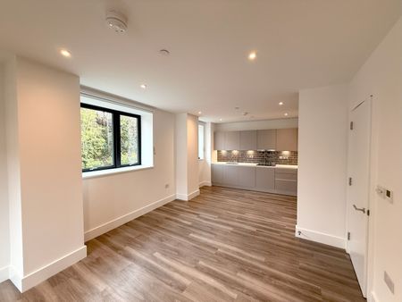 2 Bed Flat, Juniper Crescent, SE10 - Photo 2