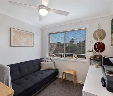 Beautifully renovated open plan home townhouse - Photo 2