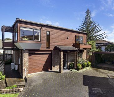 Sunny and light, brick and cedar townhouse - Photo 1