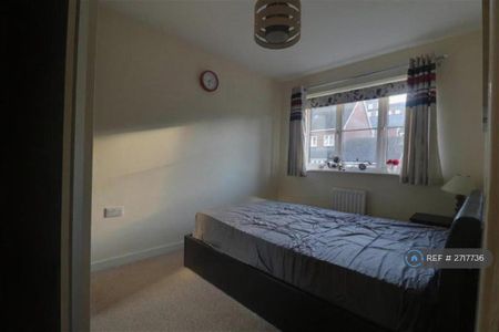 3 bedroom semi-detached house to rent - Photo 4