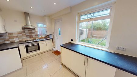 3 bedroom semi-detached house to rent - Photo 5