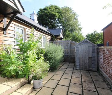 2 bedroom terraced house to rent - Photo 4