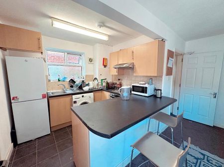 5 bedroom house to rent - Photo 2