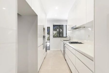 MODERN TWO BEDROOM APARTEMENT IN A PRIVATE LEAFY SETTING - Photo 4