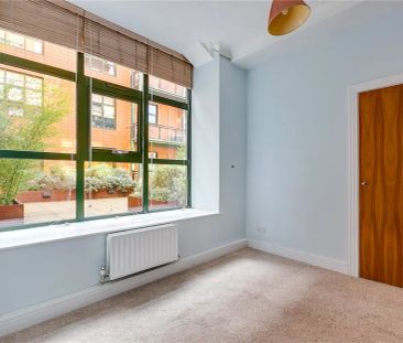 3 bedroom flat in Barnes - Photo 3