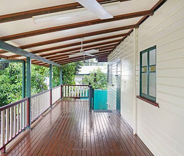 Charming Queenslander in Whitfield! - Photo 2
