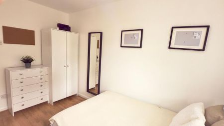 6 bedroom house to rent - Photo 4