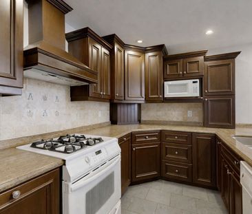 For Lease - 195 Rumble Avenue, Richmond Hill, Ontario - Photo 1