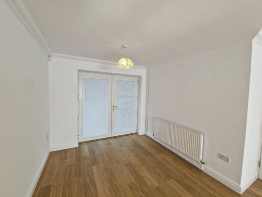 Sweet Briar Lane, West Cross, SA3 5JJ, Swansea - Photo 1