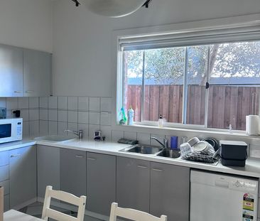 St Kilda East - Photo 4