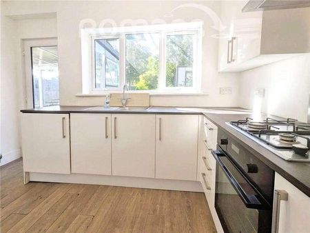 St. Johns Road, Farnborough, GU14 - Photo 2