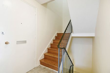 1343 Meadowlands Drive, Parkwood Hills - Fisher glen, Ottawa, ON - Photo 5