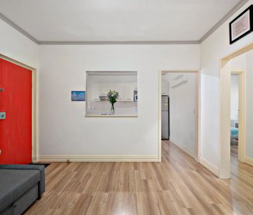 Spacious Three Bedroom Between the City and Sea - Photo 2