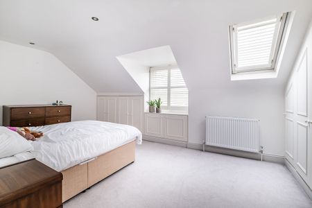 4 bedroom terraced house to rent - Photo 3