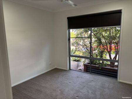 Spacious Family Living in Prime Urraween Location - Photo 2