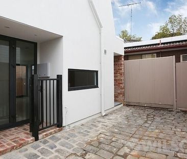 Stylish Inner-City Living in the Heart of South Melbourne - Photo 5