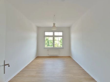 Drei Zimmer komplett renoviert, mit Einkaufsmöglichkeiten vor der Tür! - Foto 2