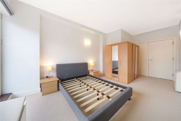 Two bedroom apartment within 0.25 miles from Tower Hill and Aldgate. - Photo 1