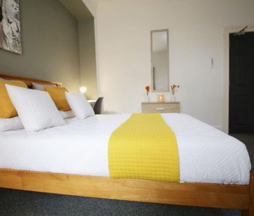 1 bedroom in a house share to rent - Photo 4