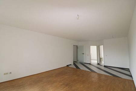 * ZENTRAL IN FISCHELN MIT SONNENBALKON“ 2 ZI.-Whg. – 1 Etage, Kölner Str. * - Foto 2