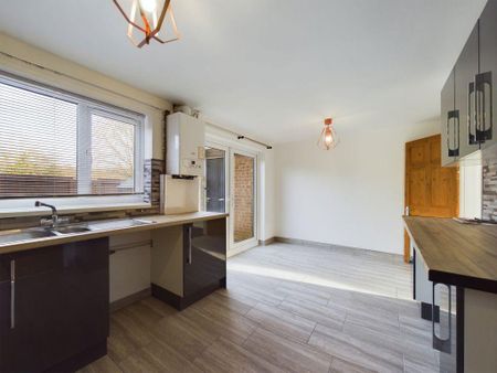 3 bedroom terraced house to rent - Photo 2