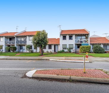 Tidy 2 Bedroom Unit Close to Mandurah Foreshore - Photo 2