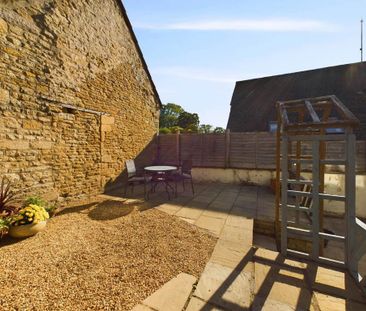 2 bedroom semi-detached house to rent - Photo 4