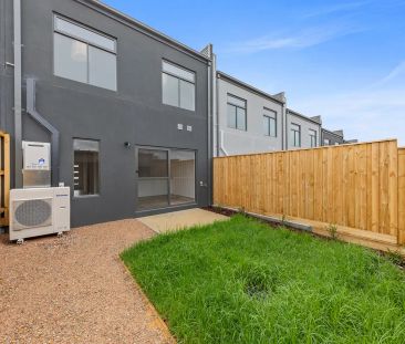 94 Carnival Boulevard, Berwick VIC 3806 - Photo 6