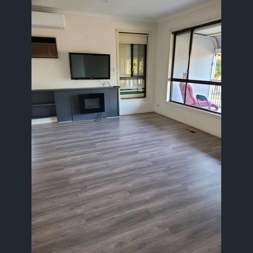 Charming 2-Bedroom Home in Prime Moe Location - Photo 1