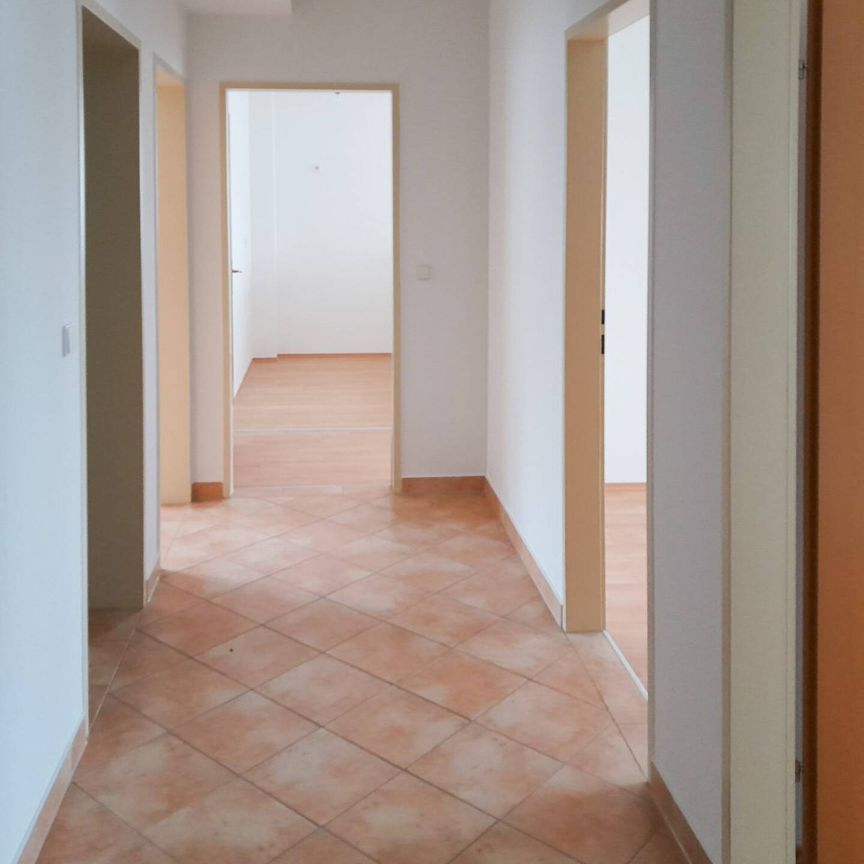4-Zimmerwohnung mit Balkon und KFZ-Stellplatz - Photo 1
