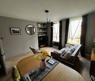 2 Bed Flat, Swan Road, SE16 - Photo 2