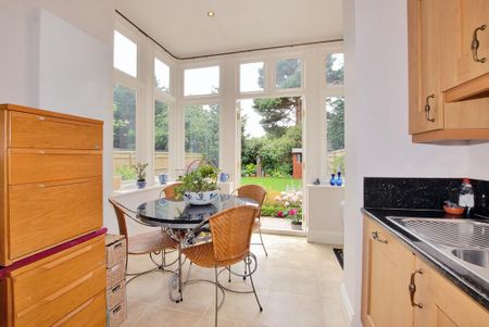 5 bedroom semi-detached house to rent - Photo 4