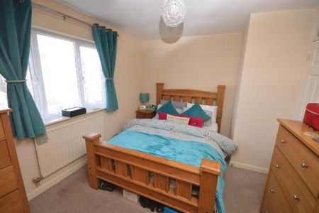 2 bedroom end of terrace house to rent - Photo 2