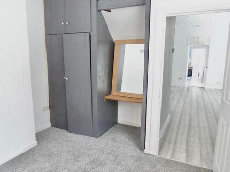 3 bedroom end of terrace house to rent - Photo 3