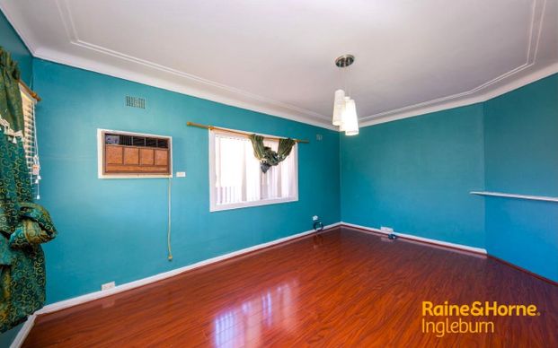 6 Johns Avenue, Macquarie Fields, NSW 2564 - Photo 1