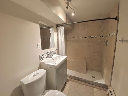 $1,500 / 2 br / 1 ba / 775 sqft 147 Hilton ave S unit 1 - Photo 4