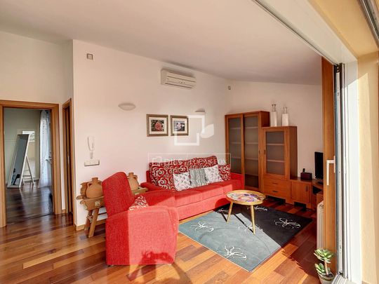 Excellent 4 Bedroom penthouse with 48m² terrace for rent in Ciutadella - Photo 1