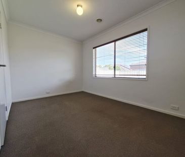 A calm and private court-side lifestyle - Photo 5