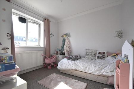 3 bedroom end of terrace house to rent - Photo 3