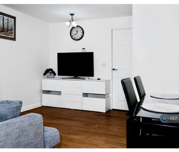 2 bedroom penthouse to rent - Photo 2