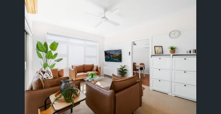 Light-Filled Family Home in a Peaceful Pocket - Photo 2