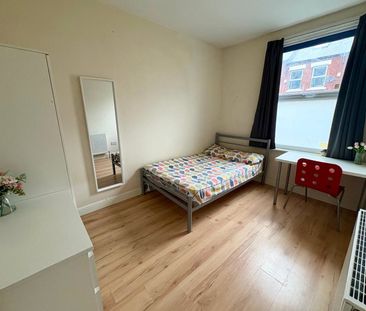 5 bedroom house to rent Pomona Street, Sheffield, South Yorkshire, S11 - Photo 1