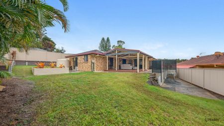 SPACIOUS THREE BEDROOM PLUS STUDY HOME - GREAT LOCATION - Photo 4